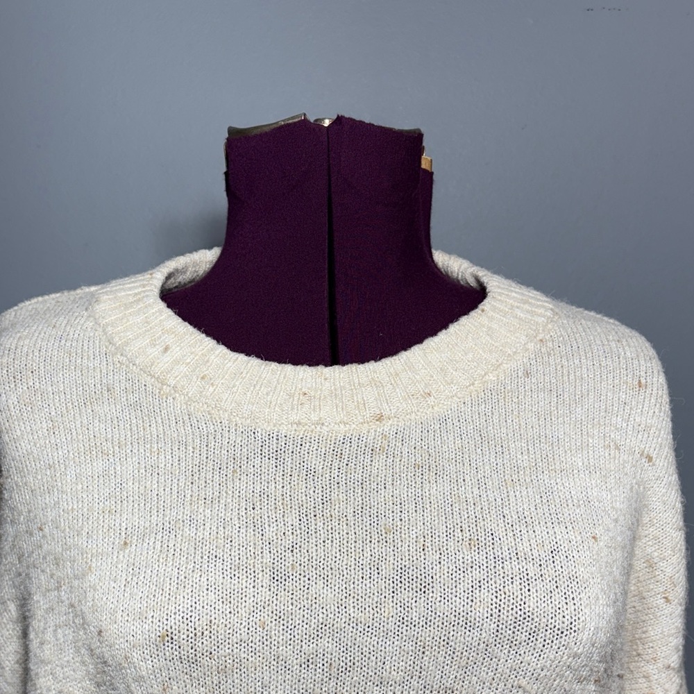 Old Navy Women's Cream Crew Neck Sweater - Picture 4 of 6